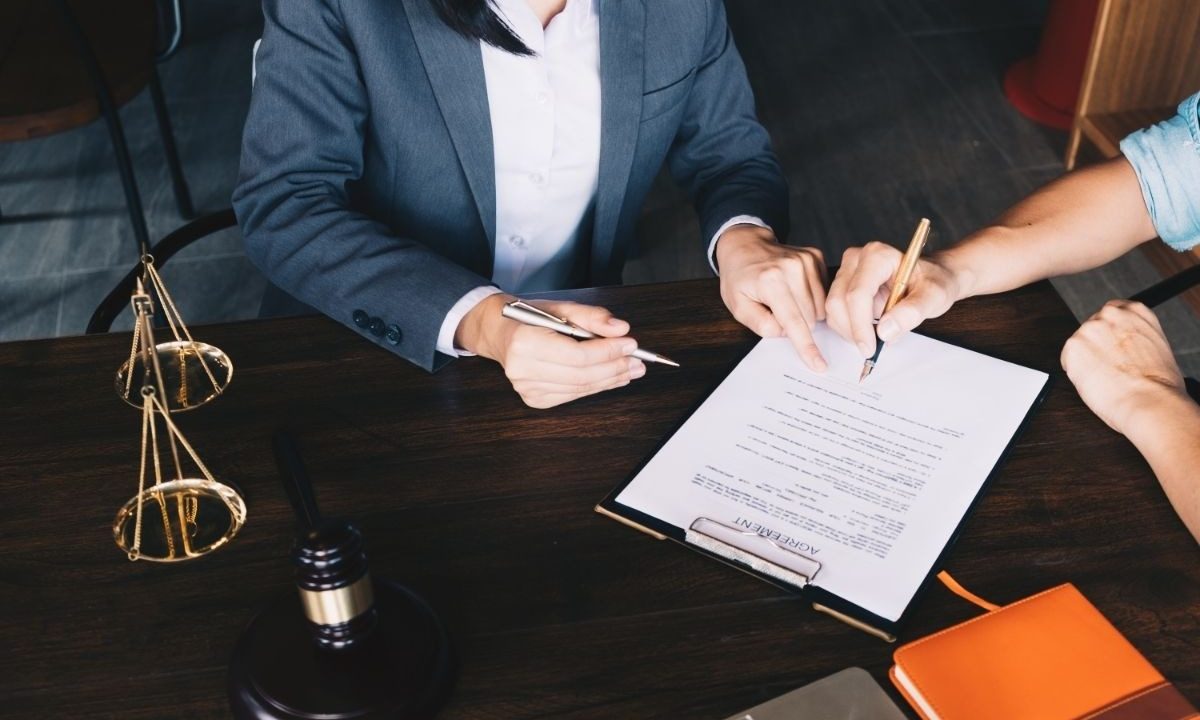 Prepare Refinance Signing Packages Through Mobile Notary Services for Homeowners